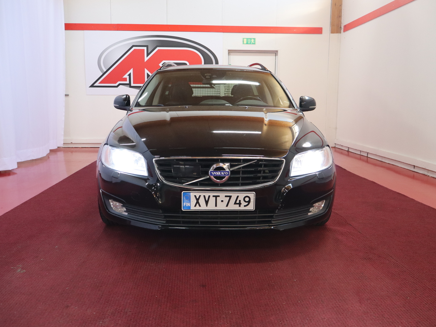 VOLVO V70 2016
