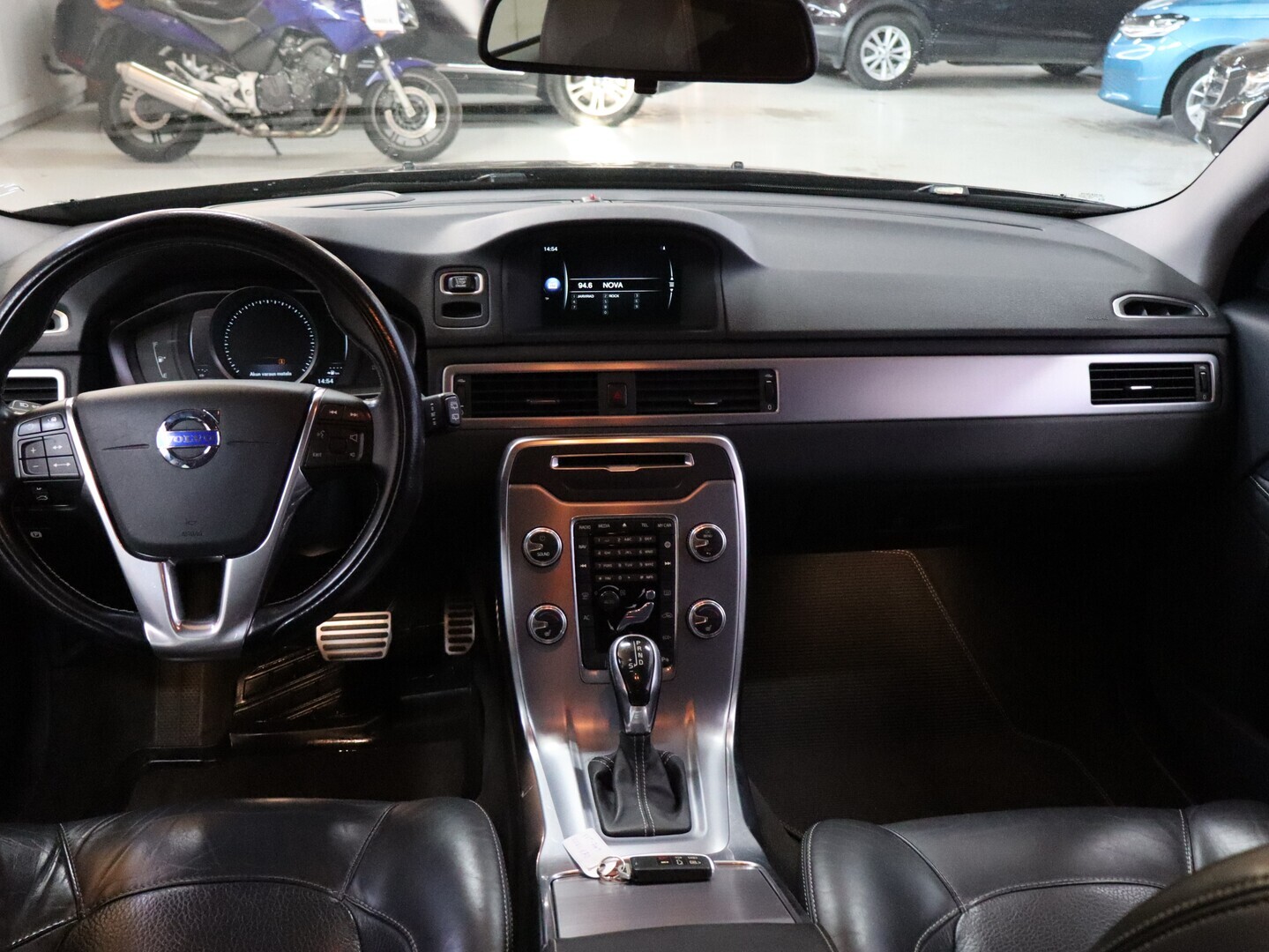 VOLVO V70 2016