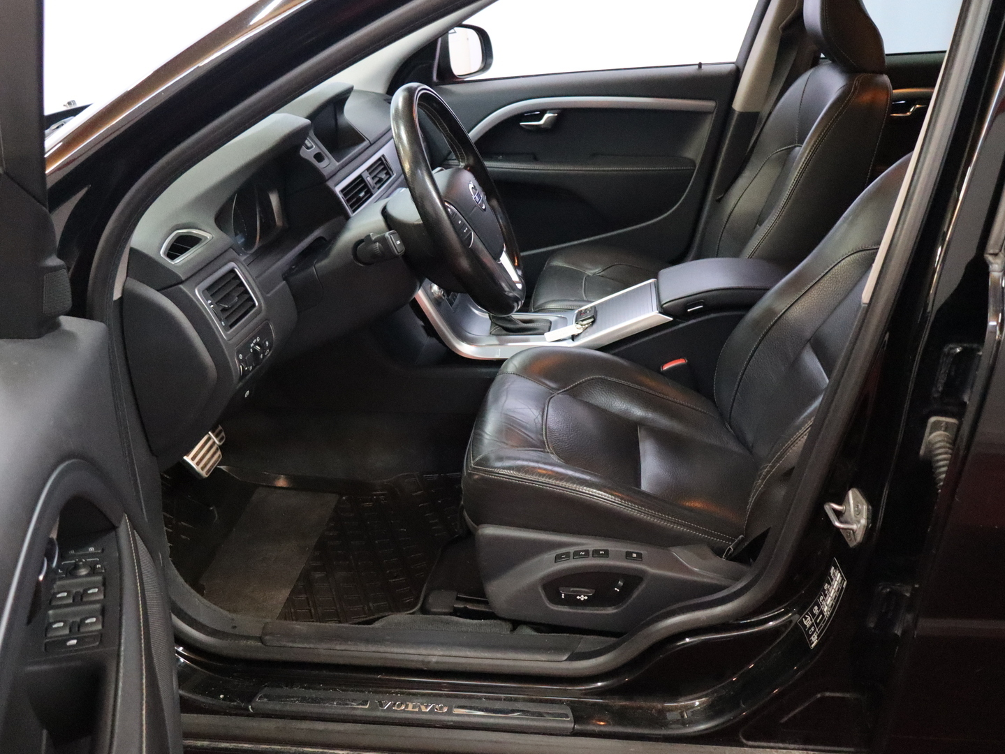 VOLVO V70 2016
