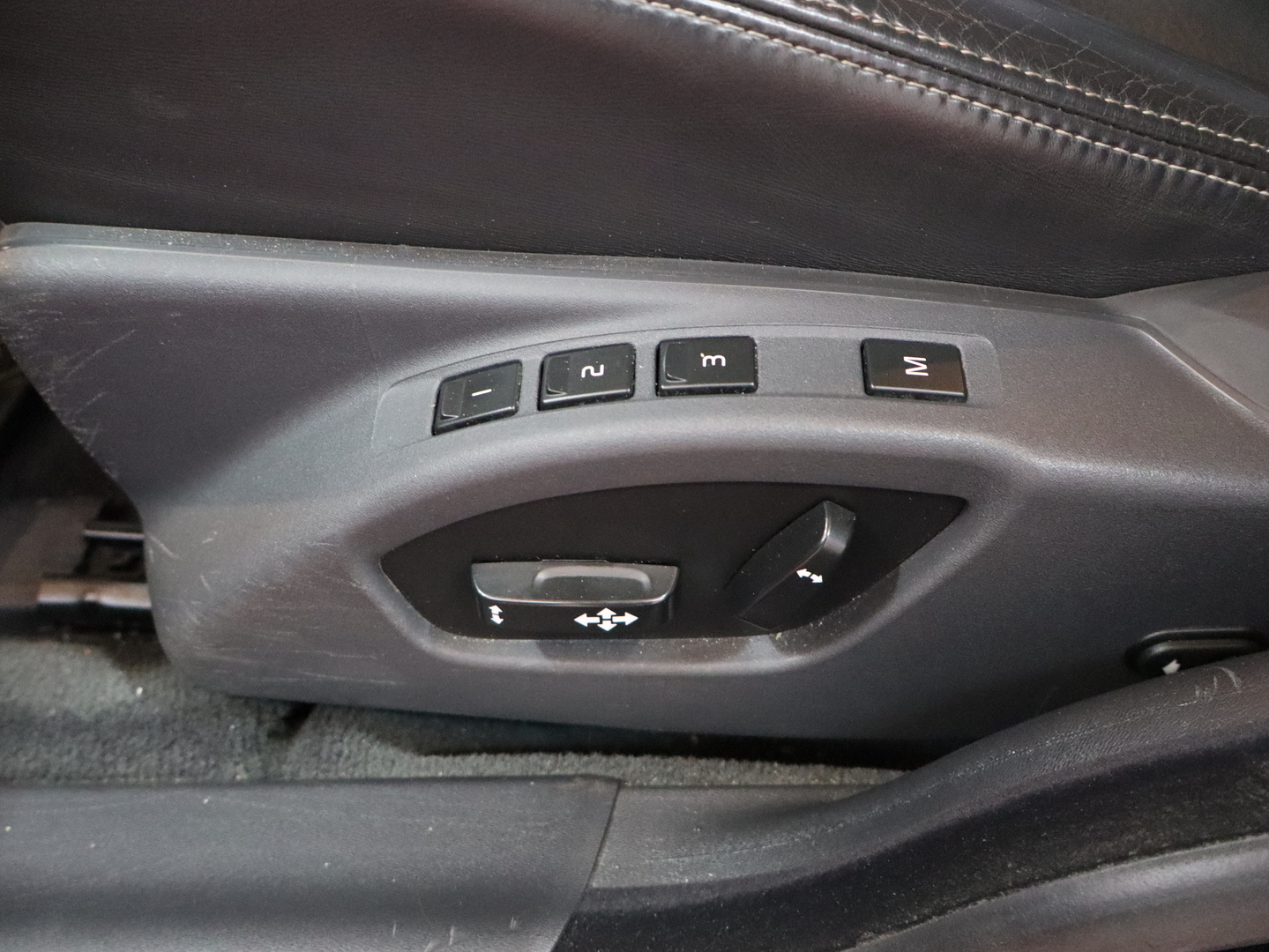 VOLVO V70 2016
