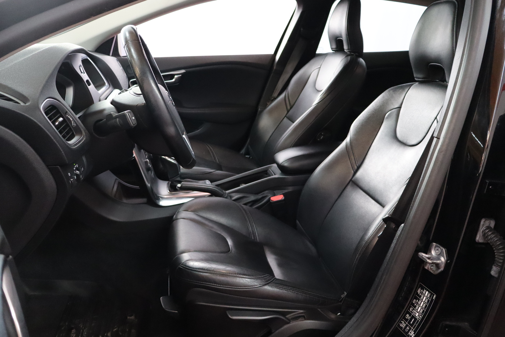 VOLVO V40 20