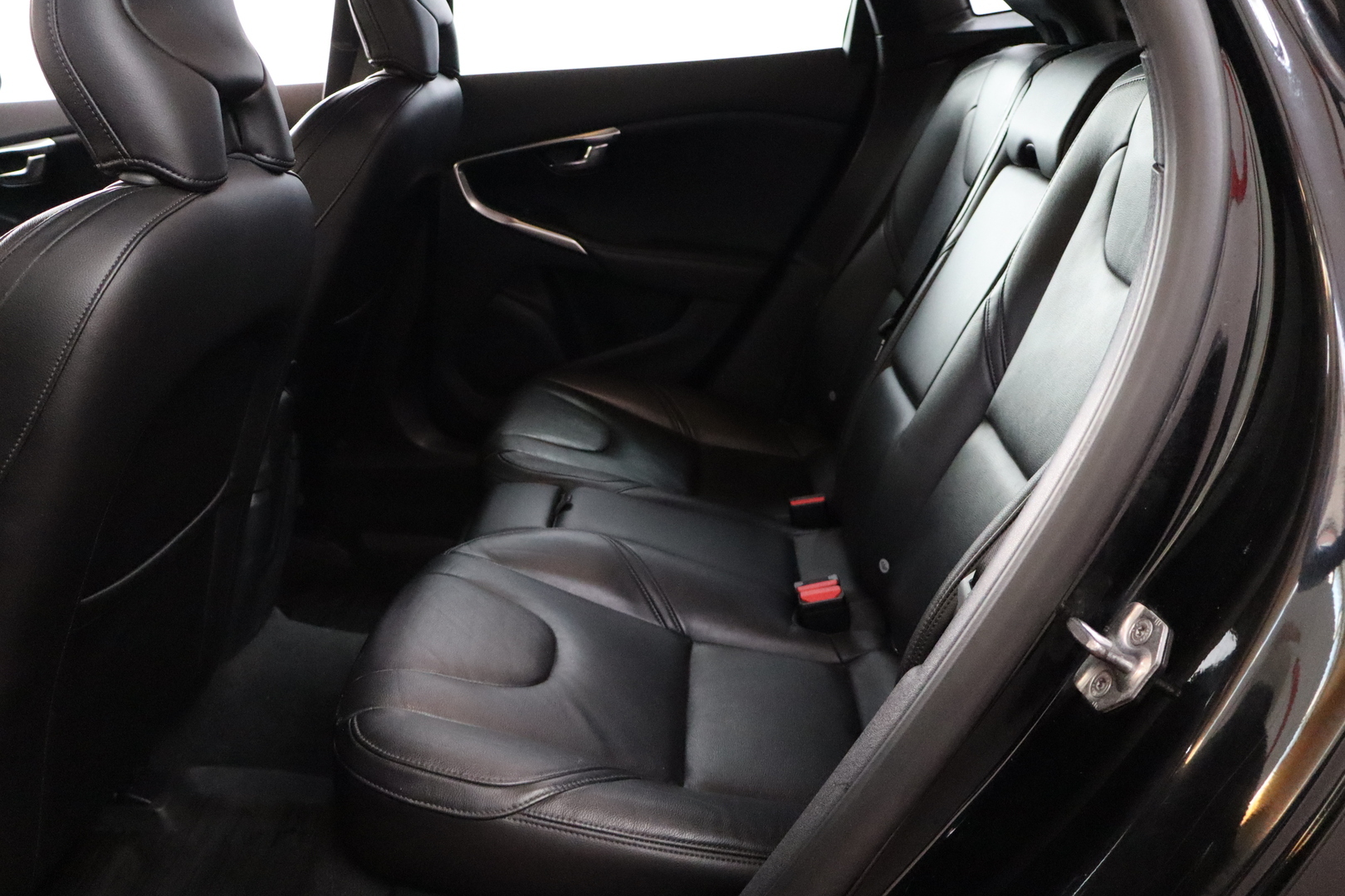 VOLVO V40 24