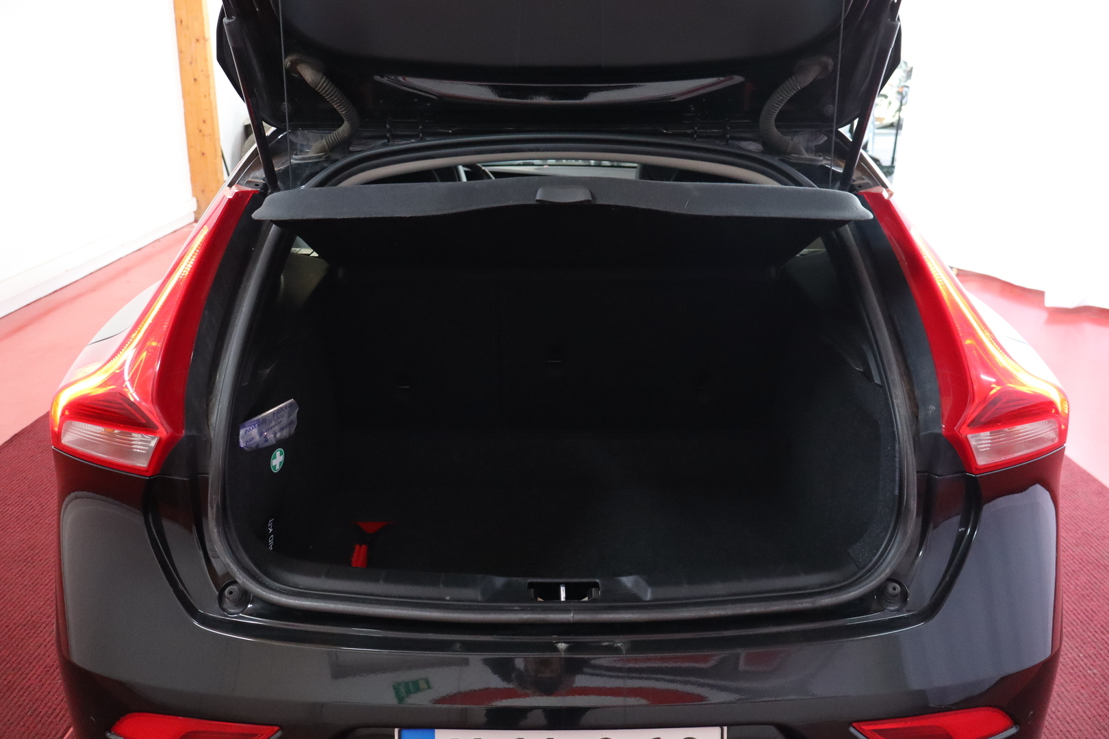 VOLVO V40 32
