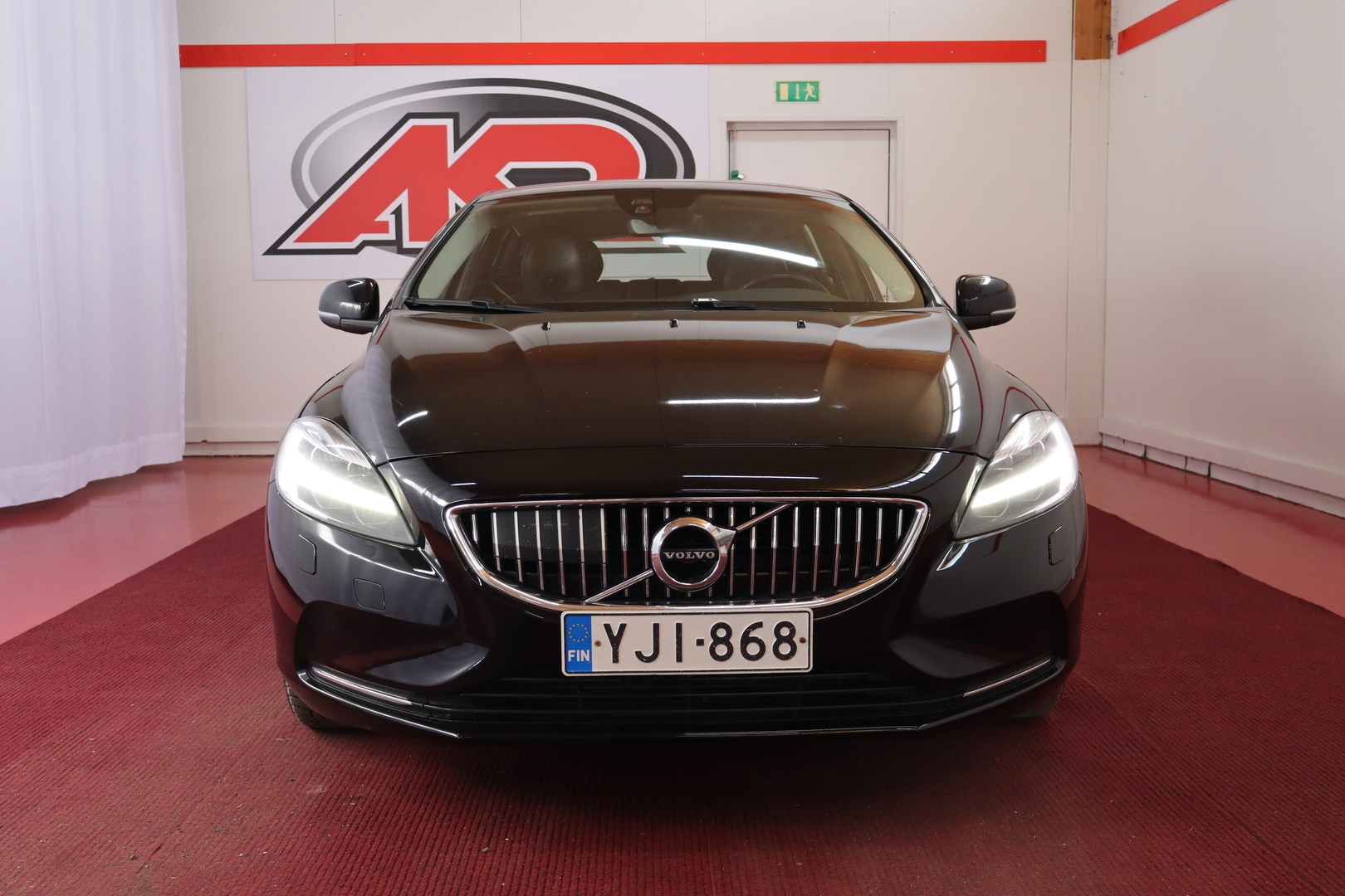 VOLVO V40 4