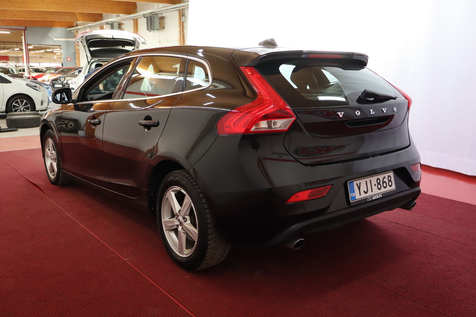 VOLVO V40 8