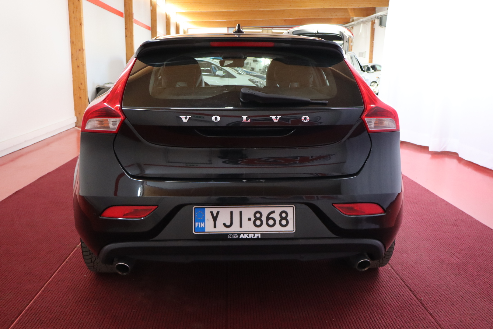 VOLVO V40 9