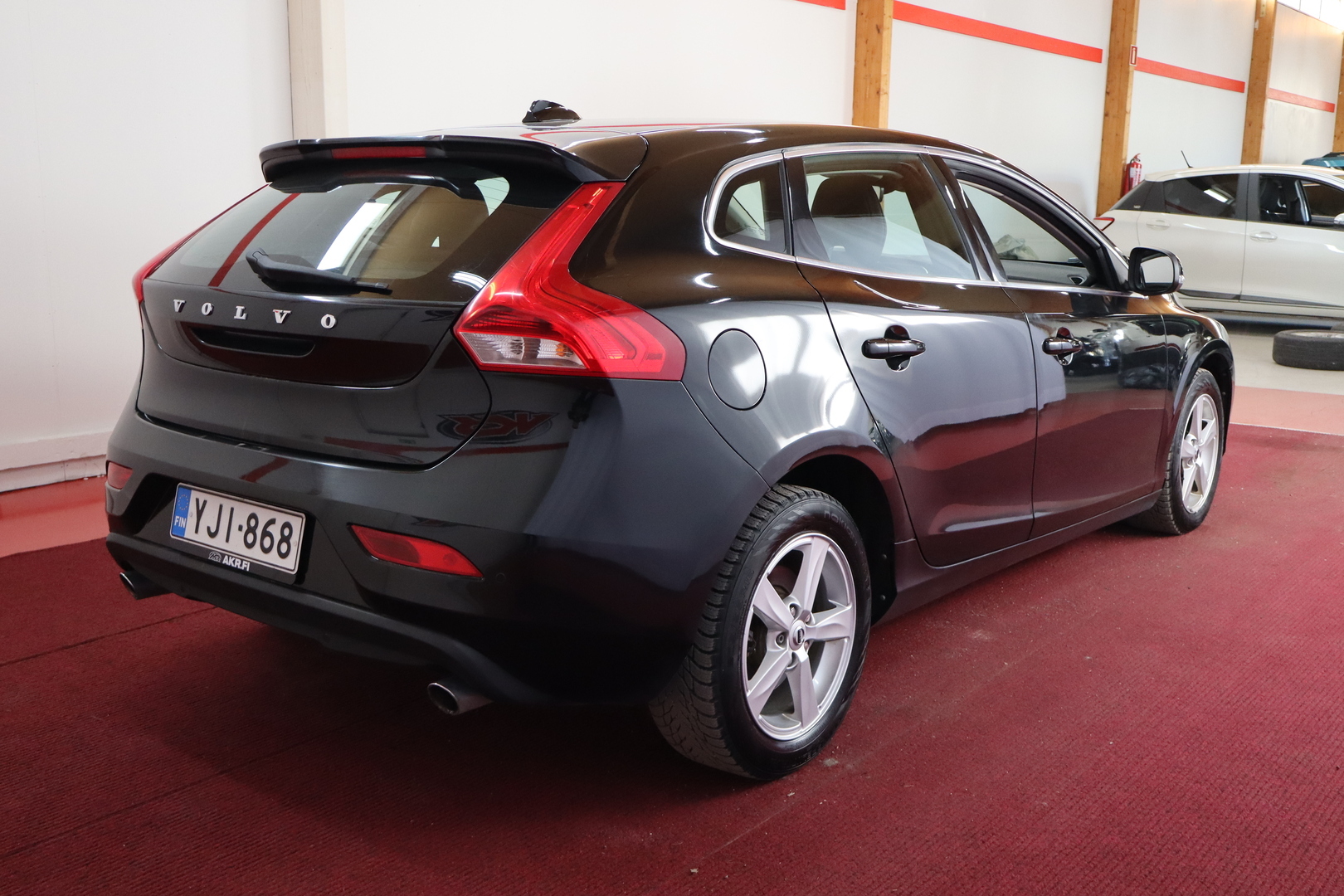 VOLVO V40 12