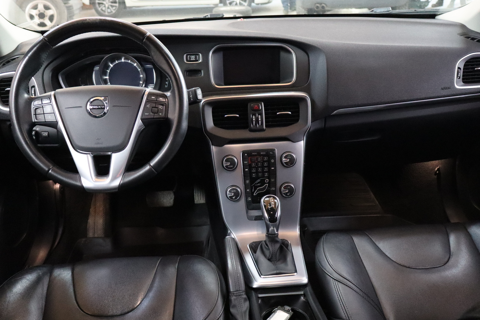 VOLVO V40 13
