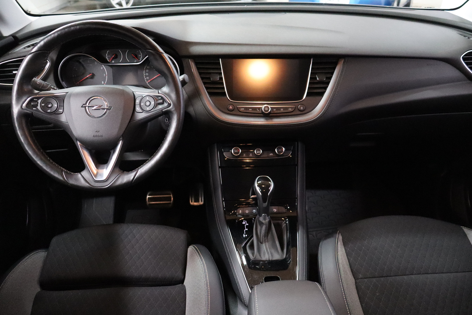 OPEL Grandland X 8