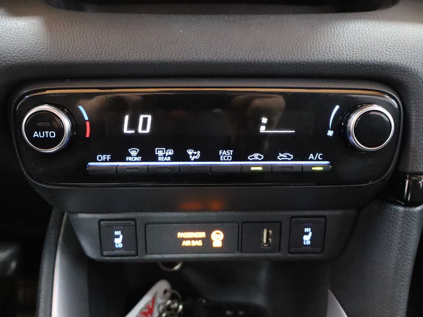 TOYOTA Yaris 10