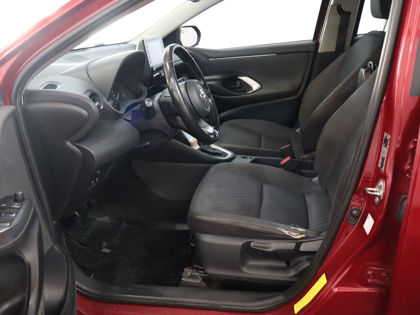 TOYOTA Yaris 9
