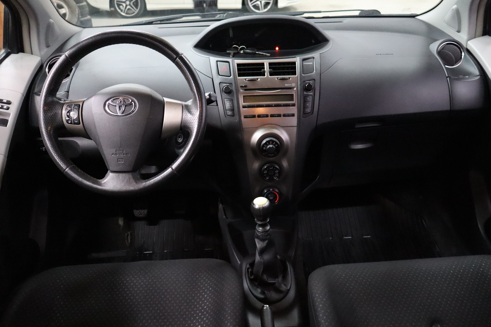TOYOTA Yaris 2011