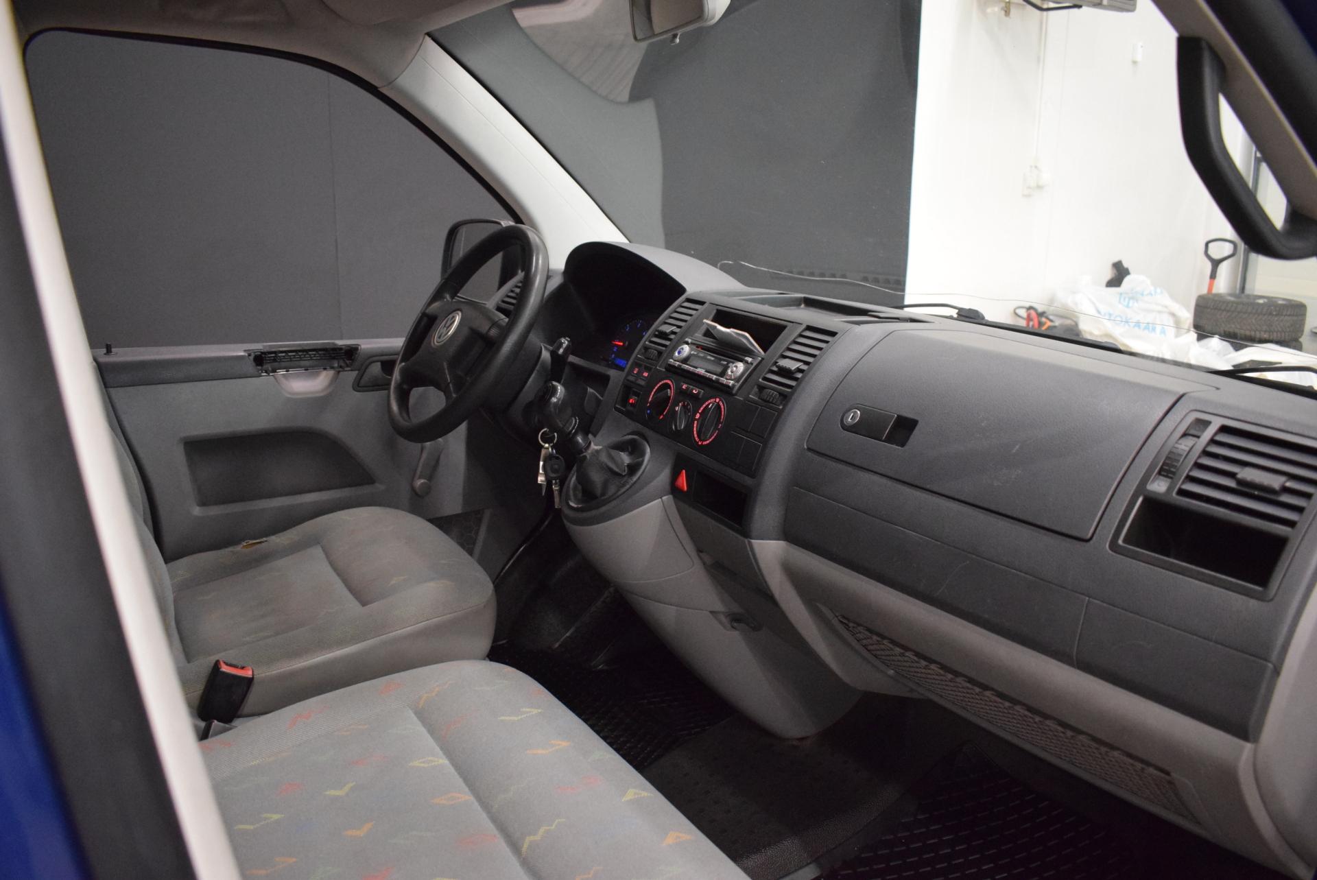 VOLKSWAGEN Transporter 2004