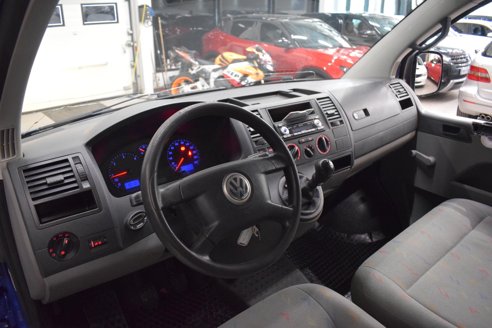 VOLKSWAGEN Transporter 2004