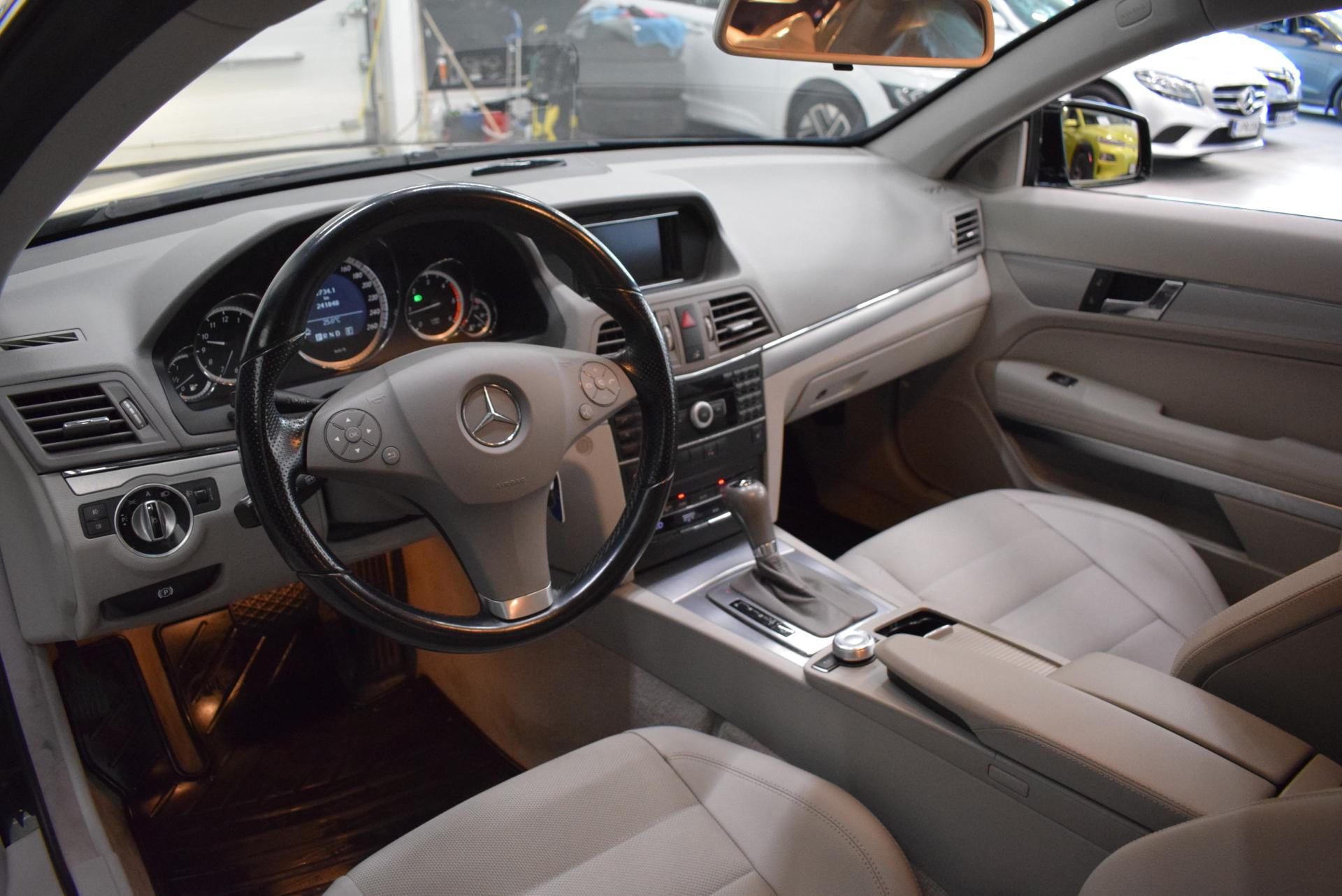 MERCEDES-BENZ E 2011