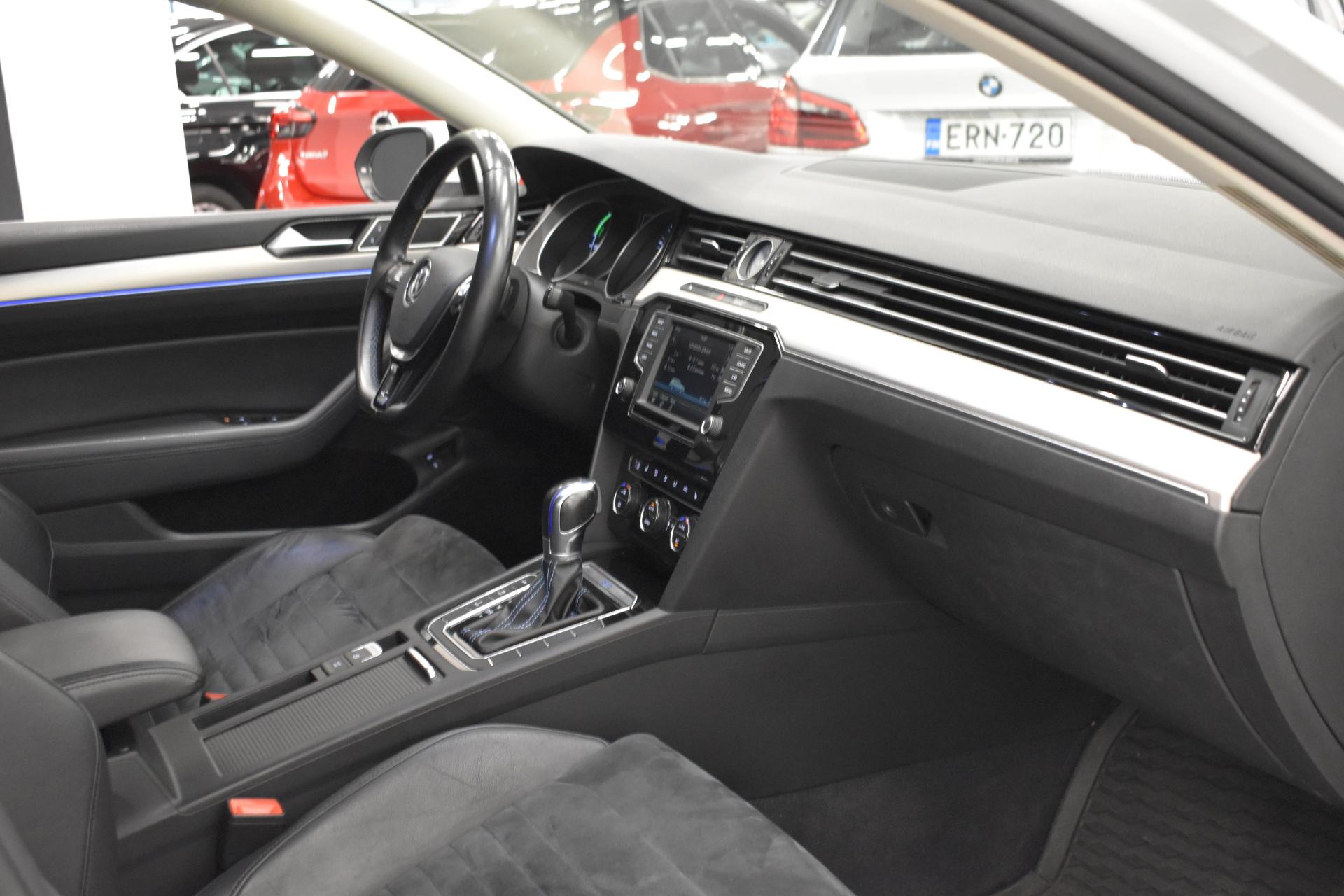 VOLKSWAGEN Passat 2016