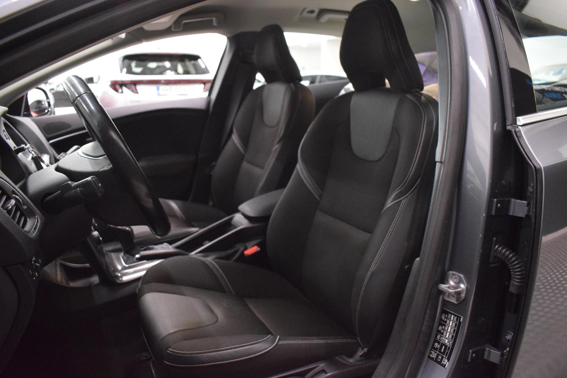 VOLVO V40 2015
