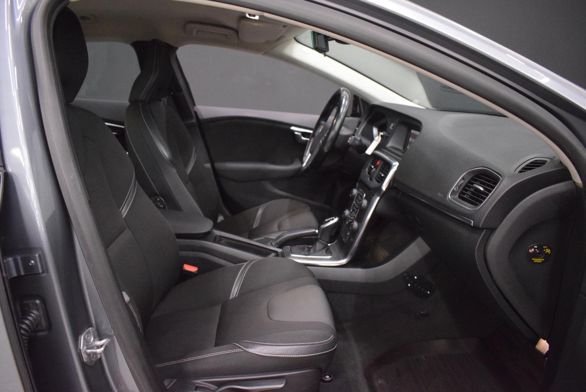 VOLVO V40 2015