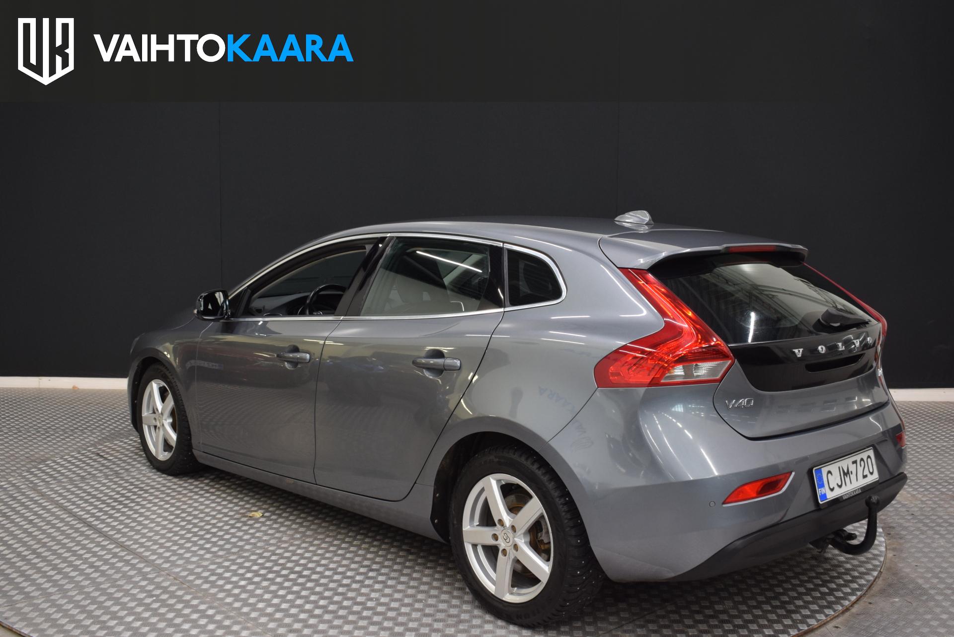VOLVO V40 2015