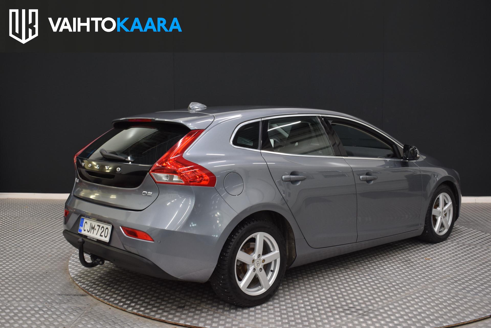 VOLVO V40 2015