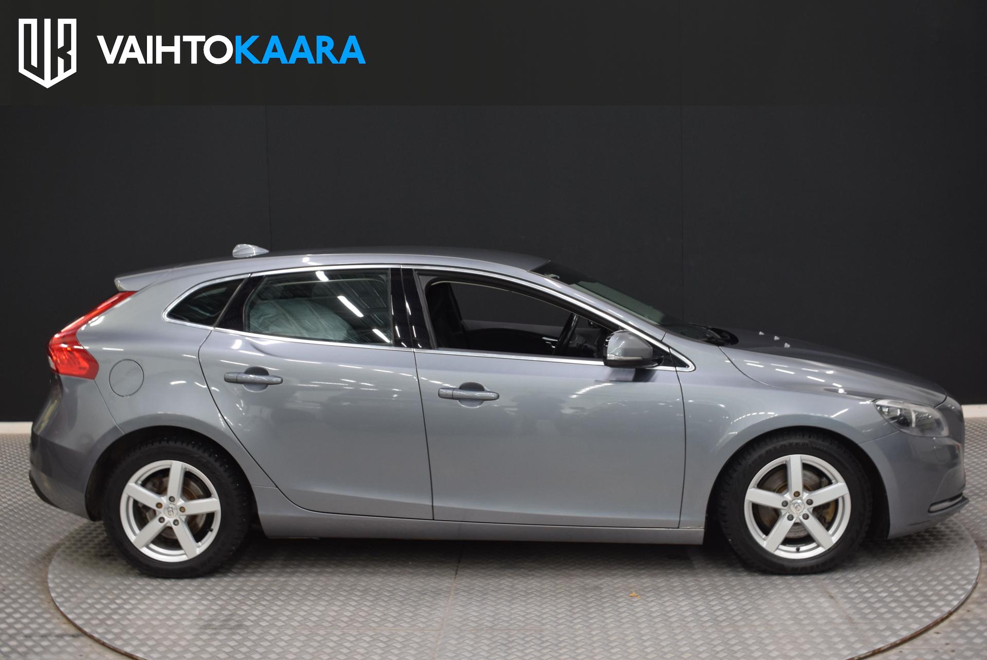 VOLVO V40 2015