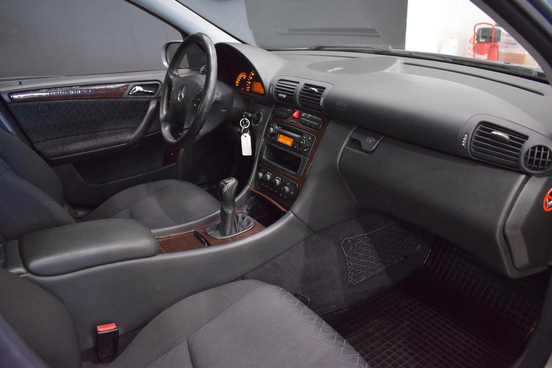 MERCEDES-BENZ C 2004