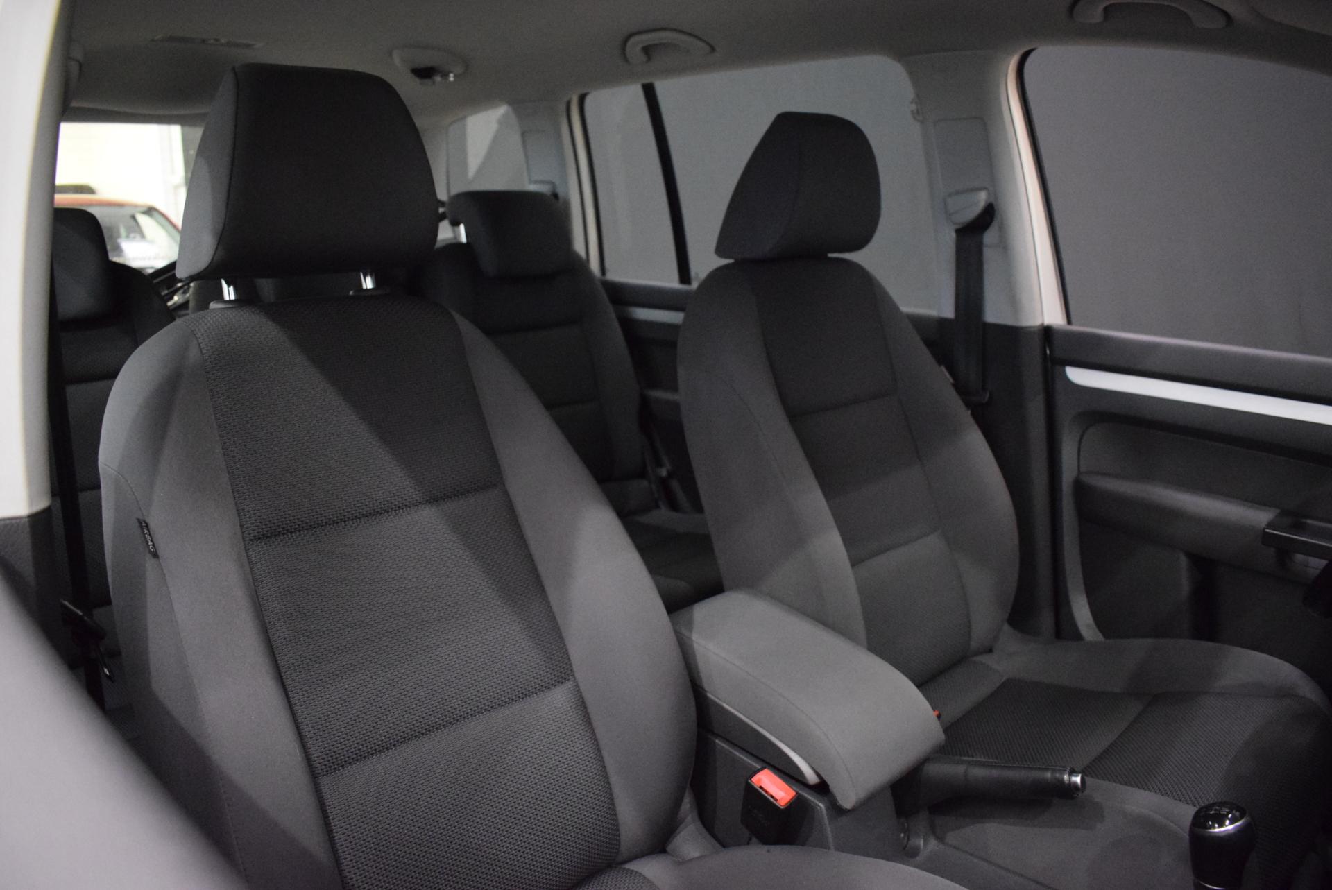 VOLKSWAGEN Touran 2013