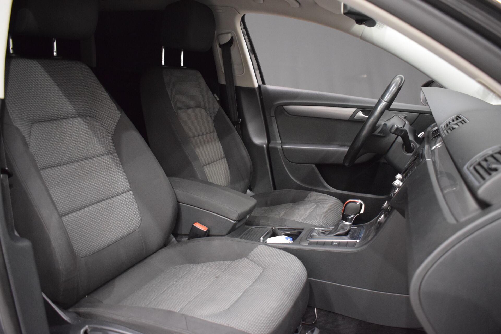 VOLKSWAGEN Passat 2011