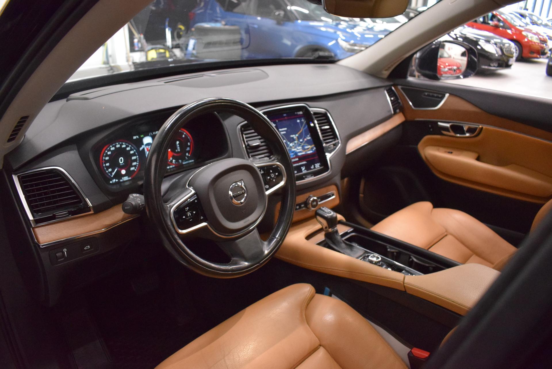 VOLVO XC90 11