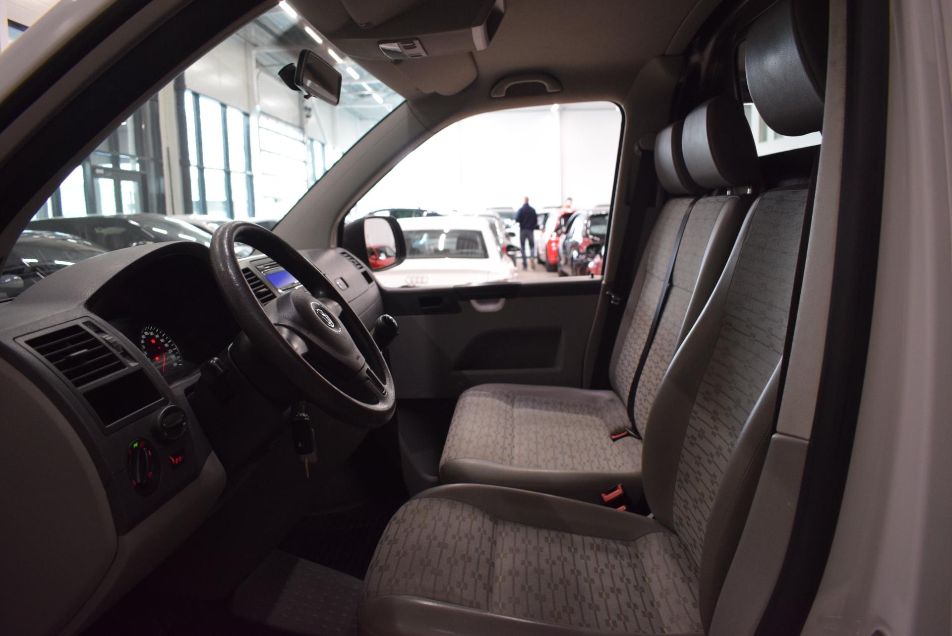 VOLKSWAGEN Transporter 2011