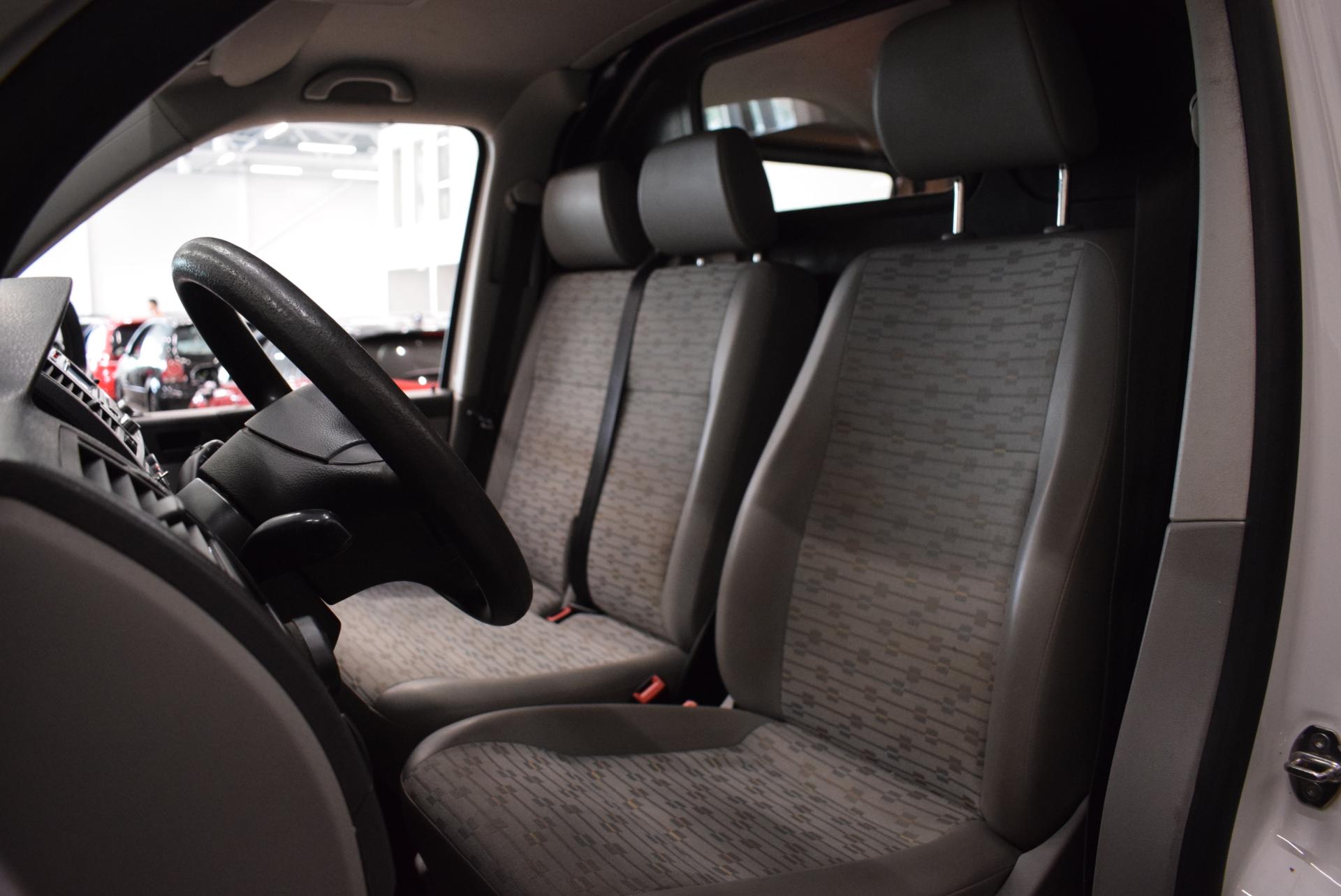 VOLKSWAGEN Transporter 2011