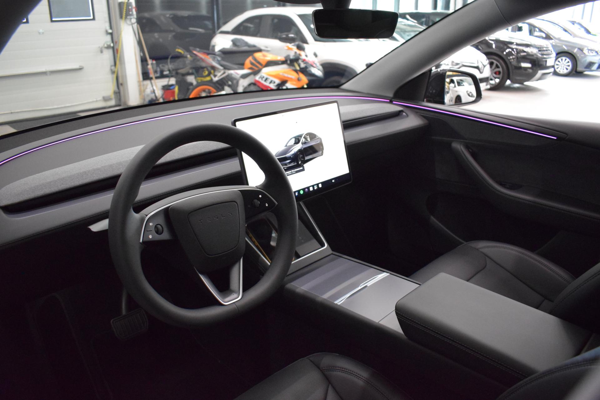 TESLA Model Y 2025