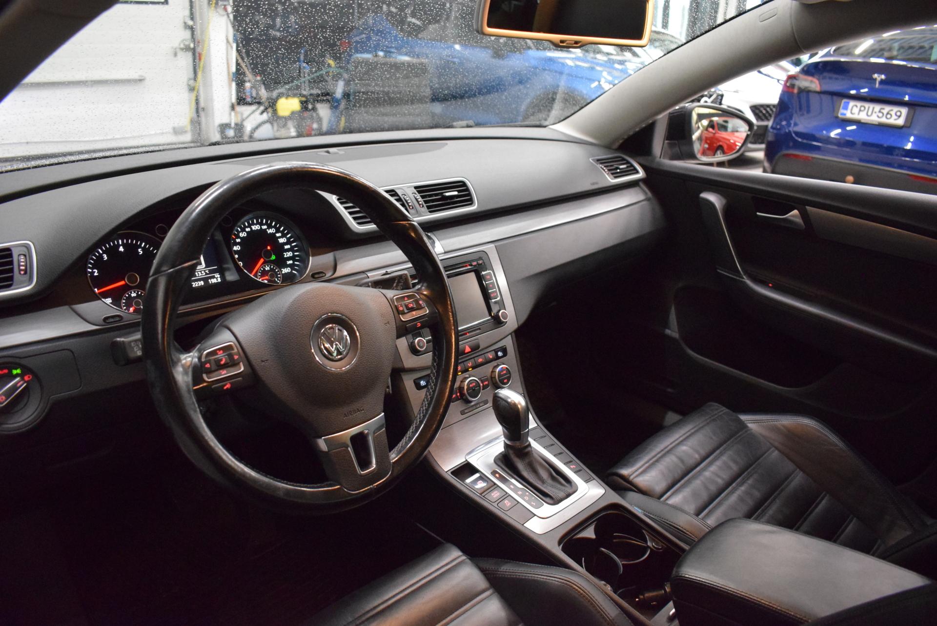 VOLKSWAGEN Passat 10