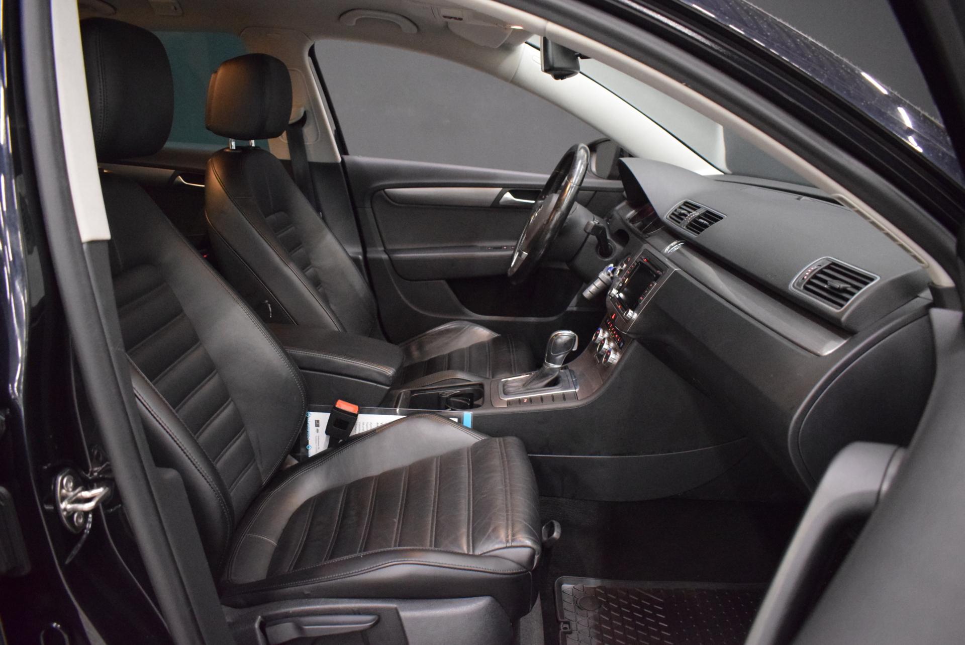 VOLKSWAGEN Passat 14