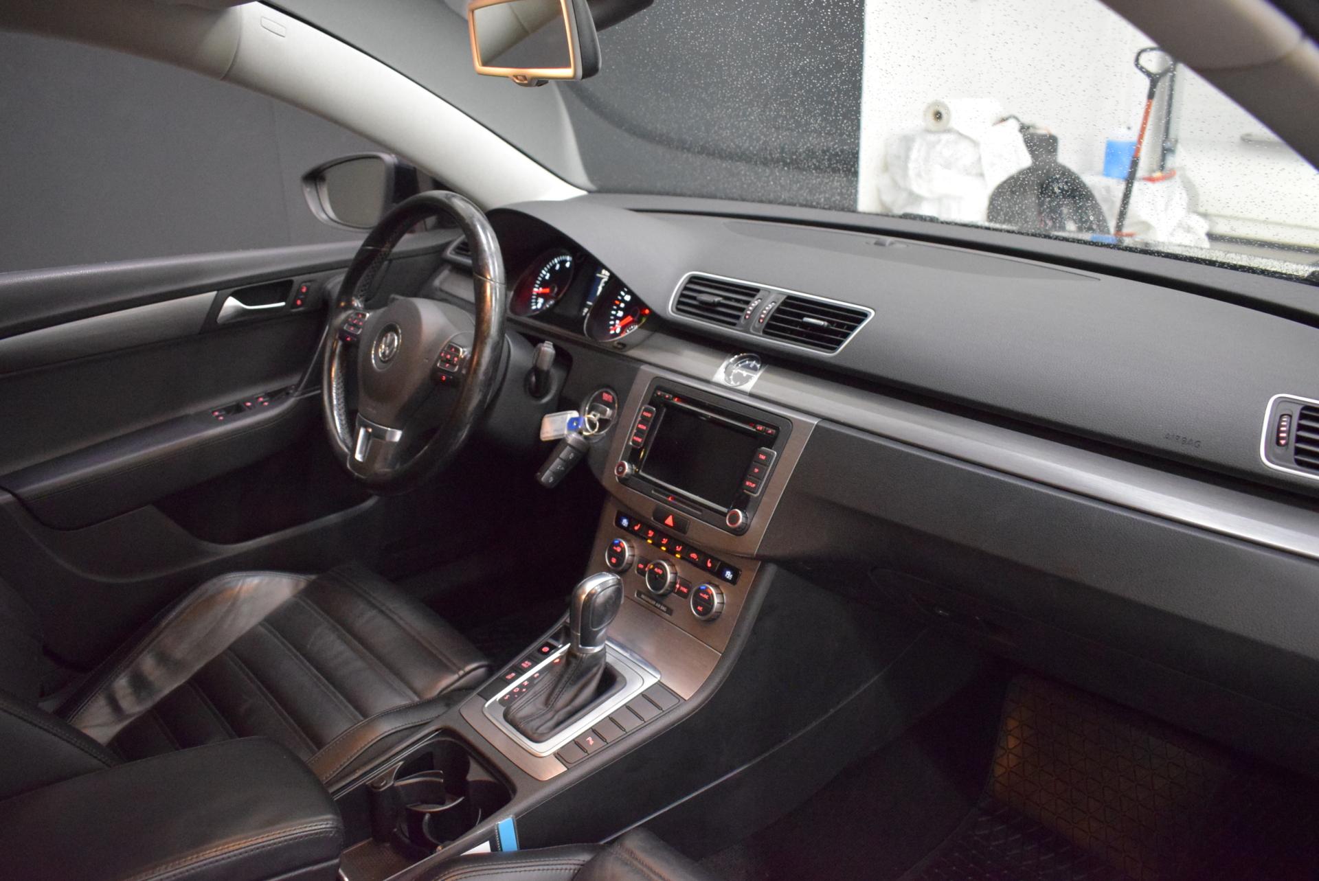 VOLKSWAGEN Passat 15