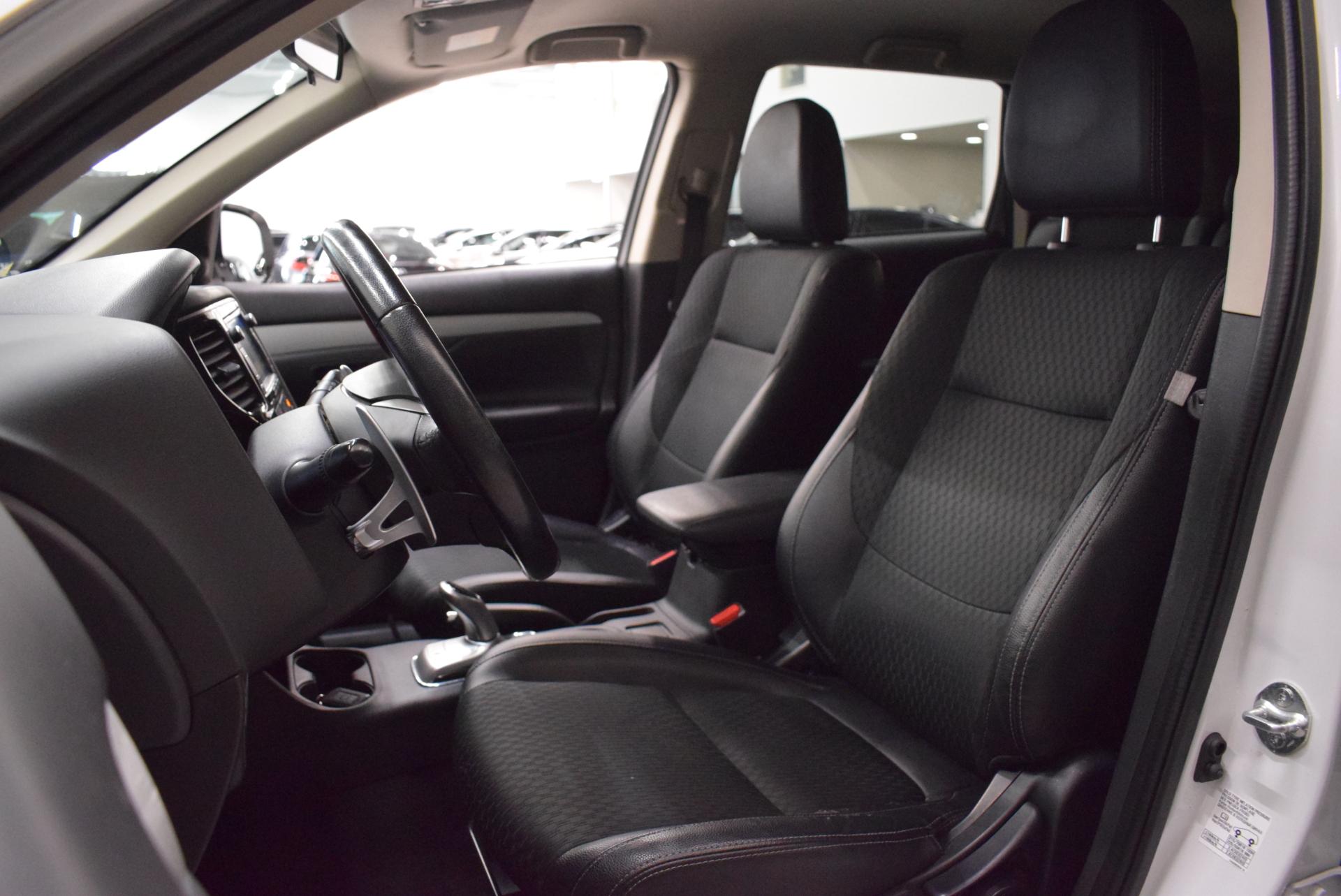 MITSUBISHI Outlander PHEV 2015