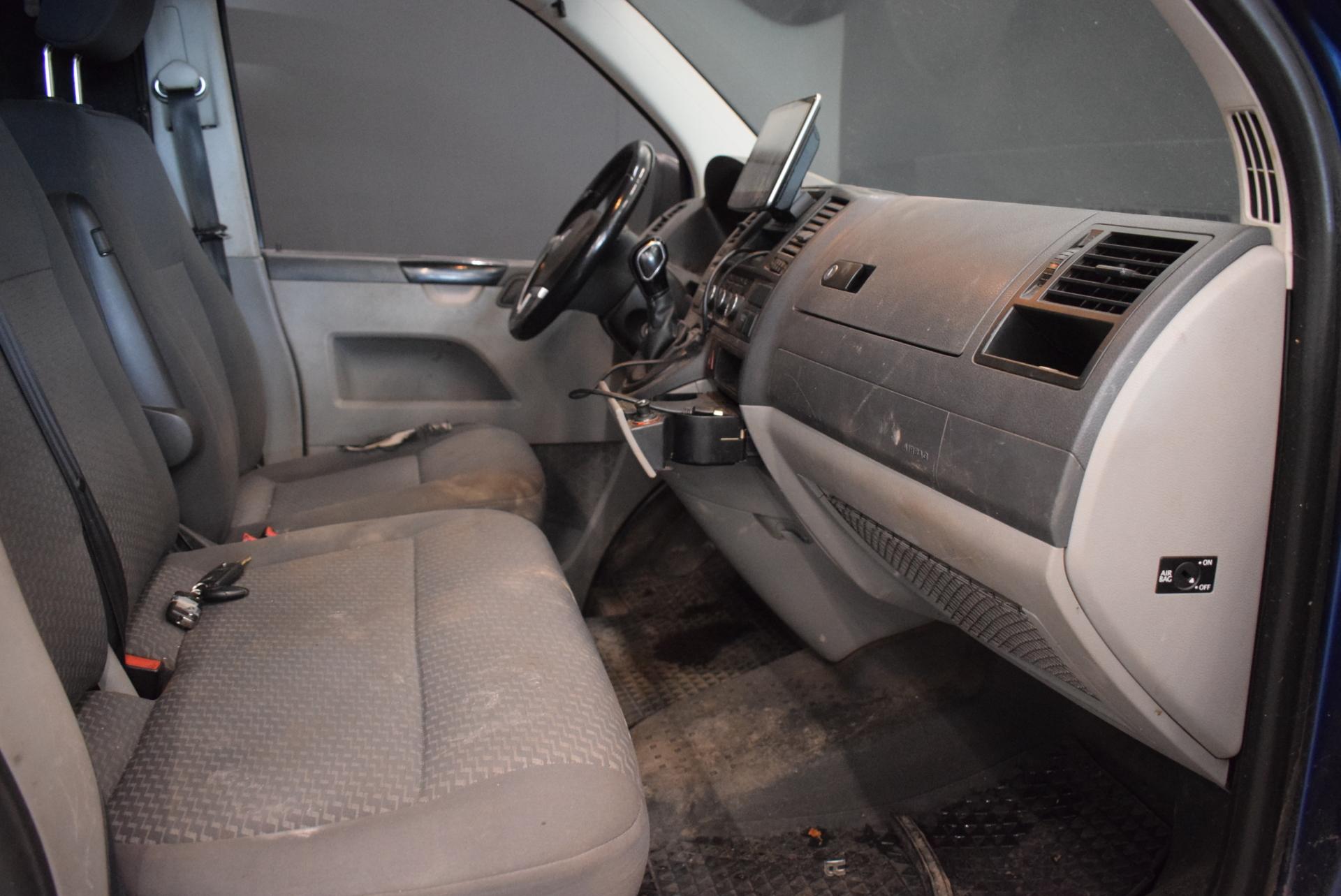 VOLKSWAGEN Transporter 11