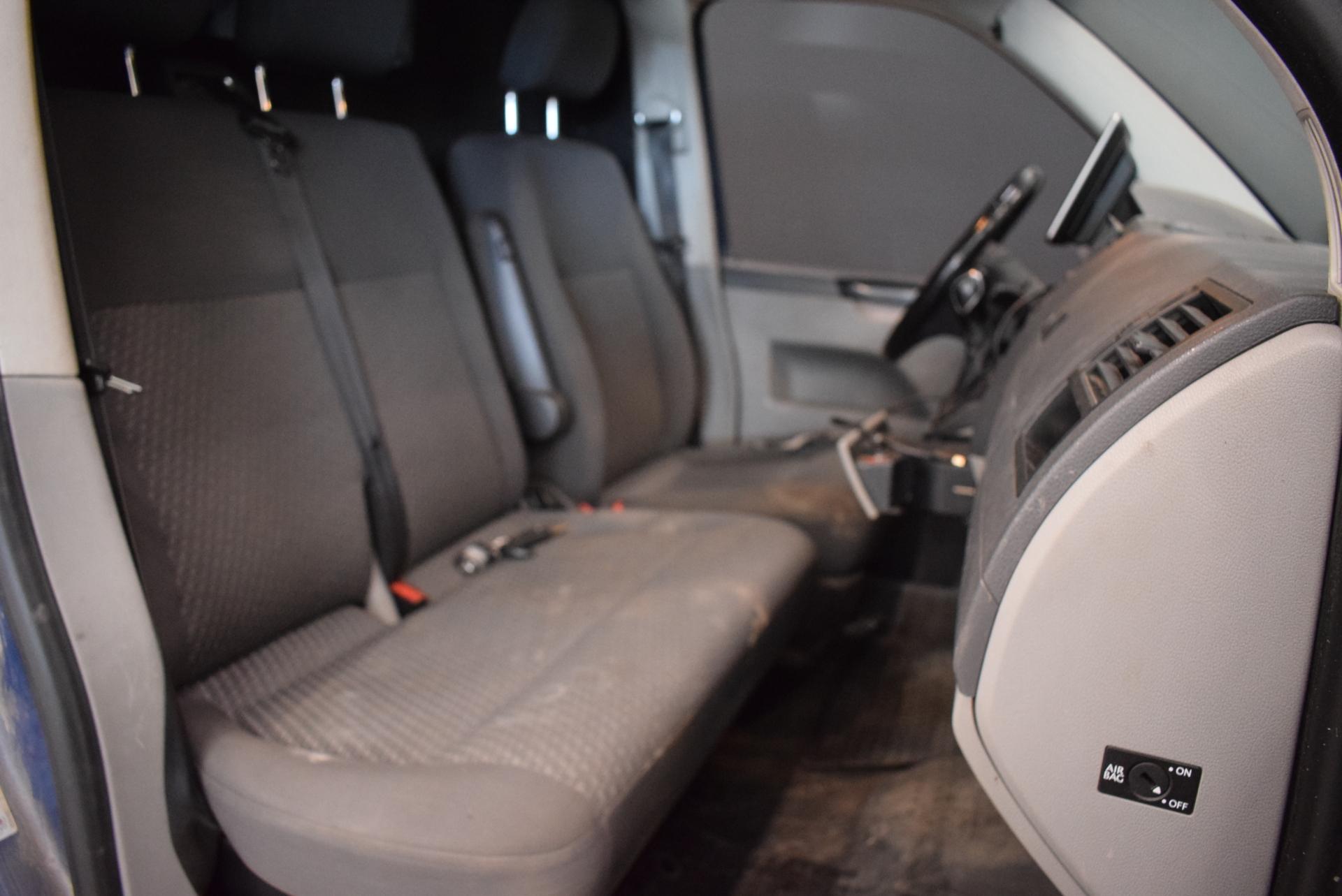 VOLKSWAGEN Transporter 12