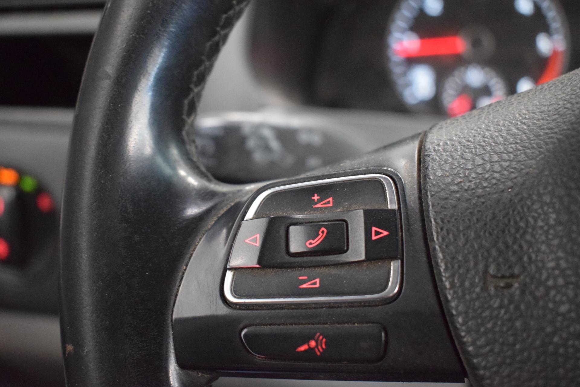 VOLKSWAGEN Transporter 15