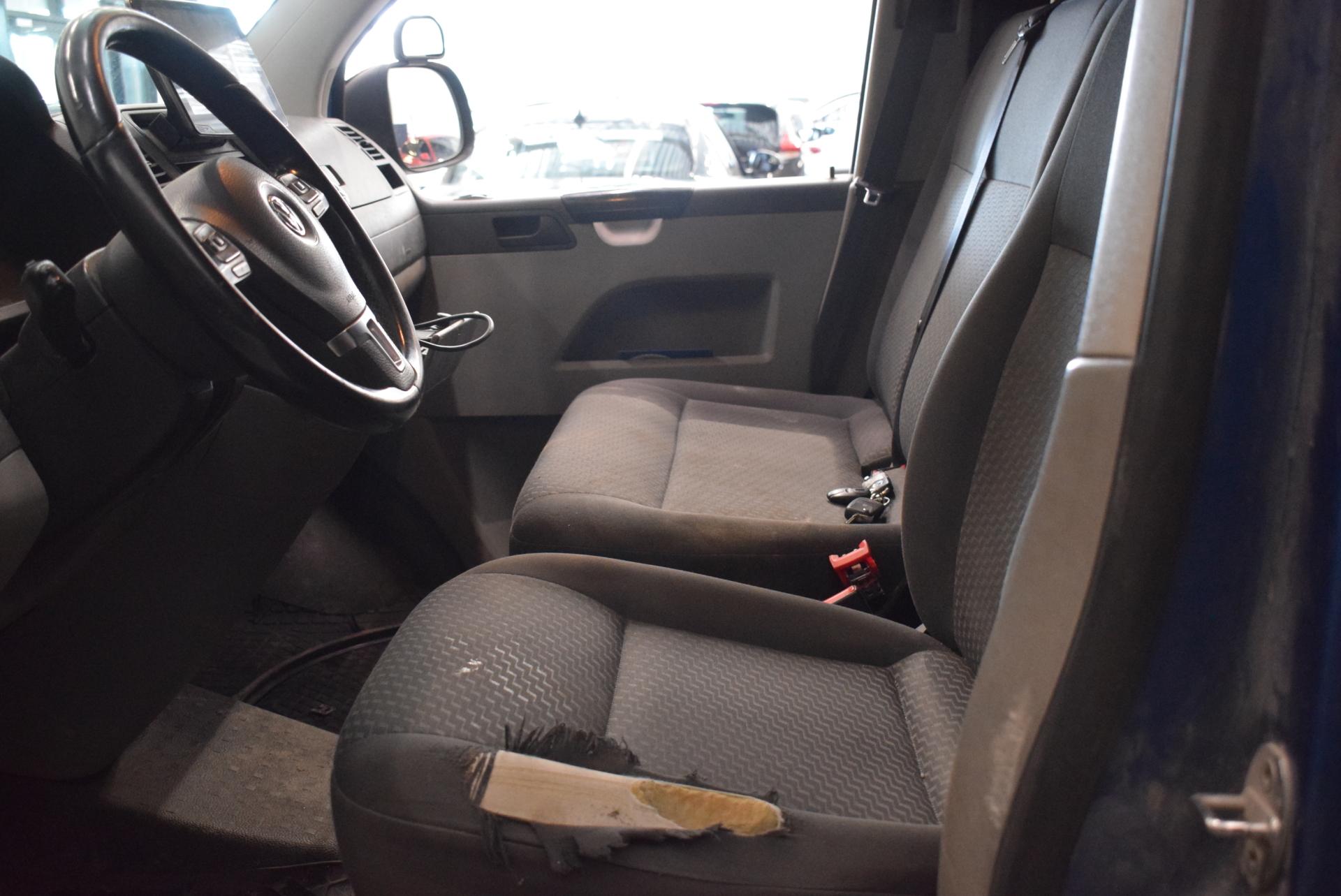 VOLKSWAGEN Transporter 9
