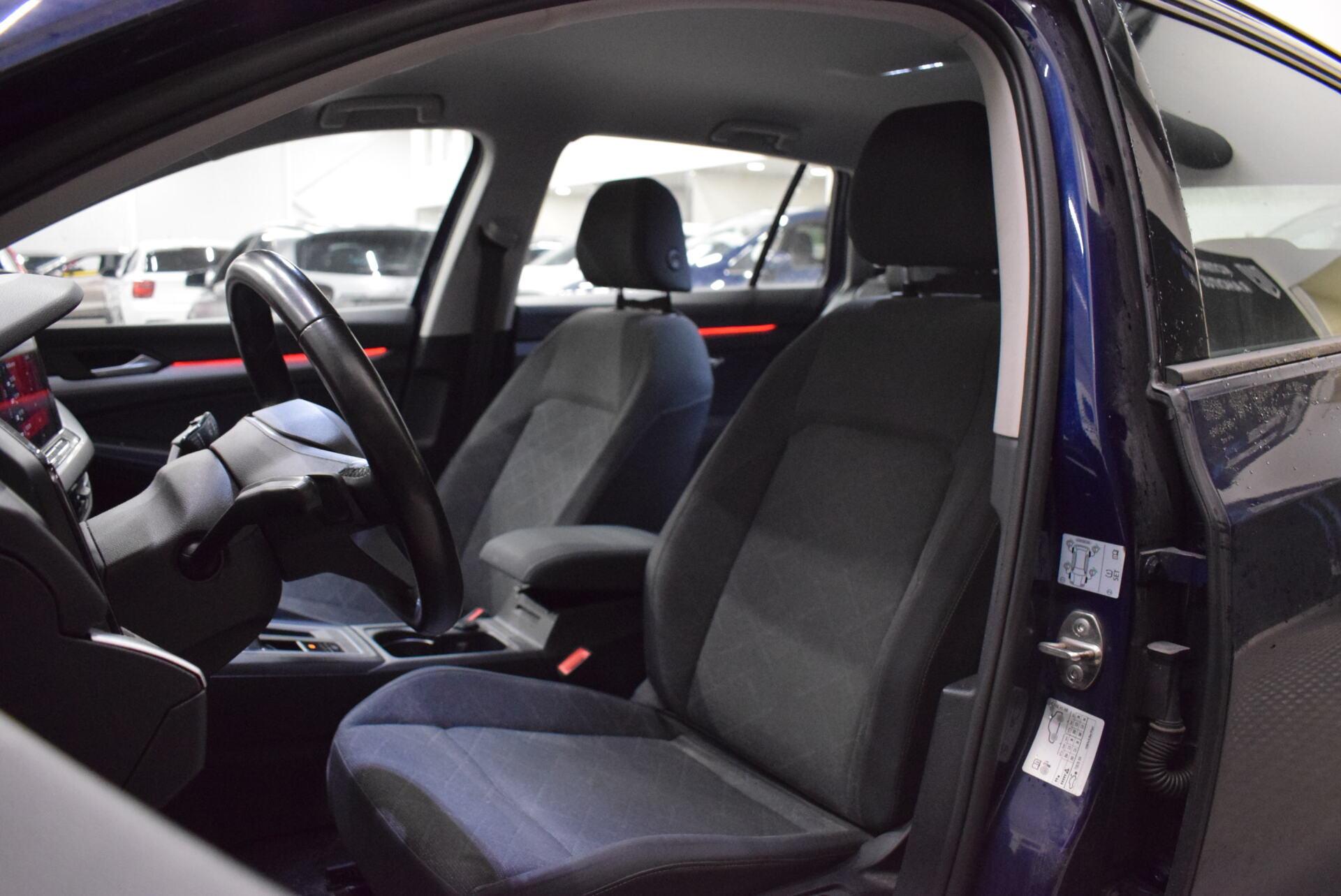 VOLKSWAGEN Golf 2021