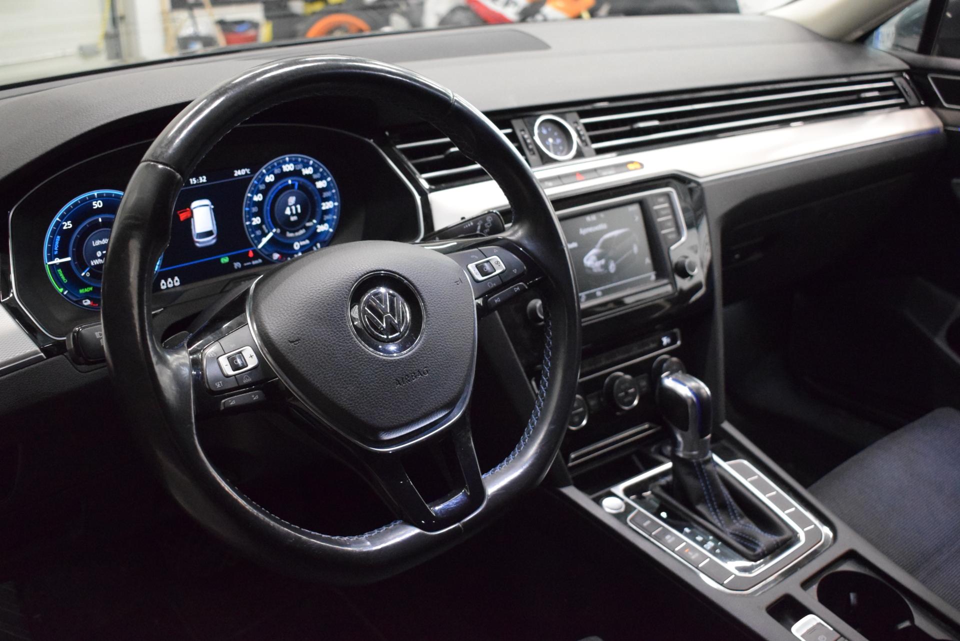 VOLKSWAGEN Passat 2017