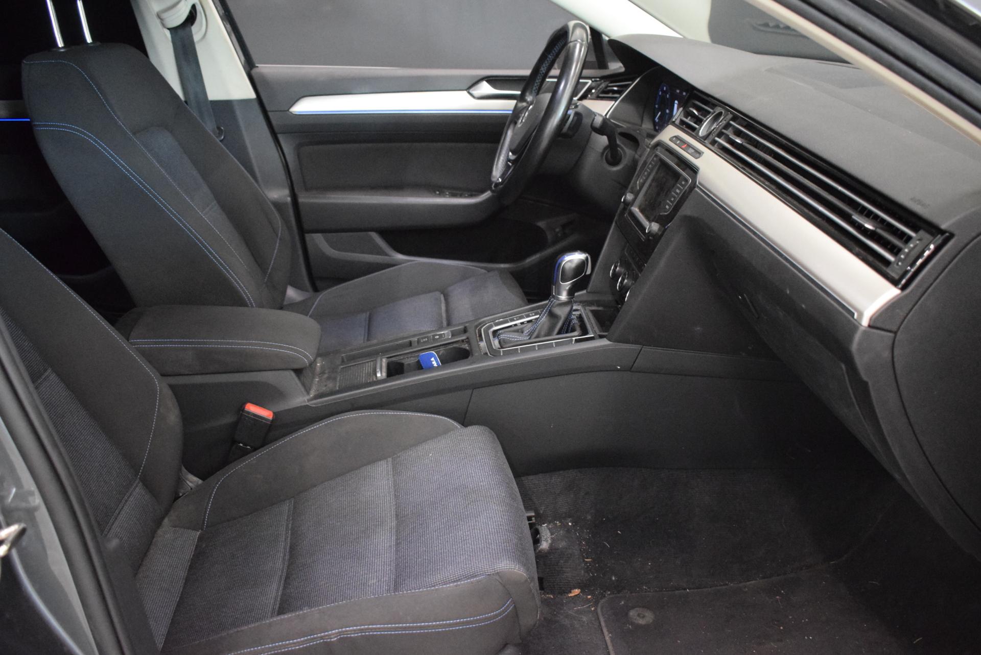 VOLKSWAGEN Passat 2017