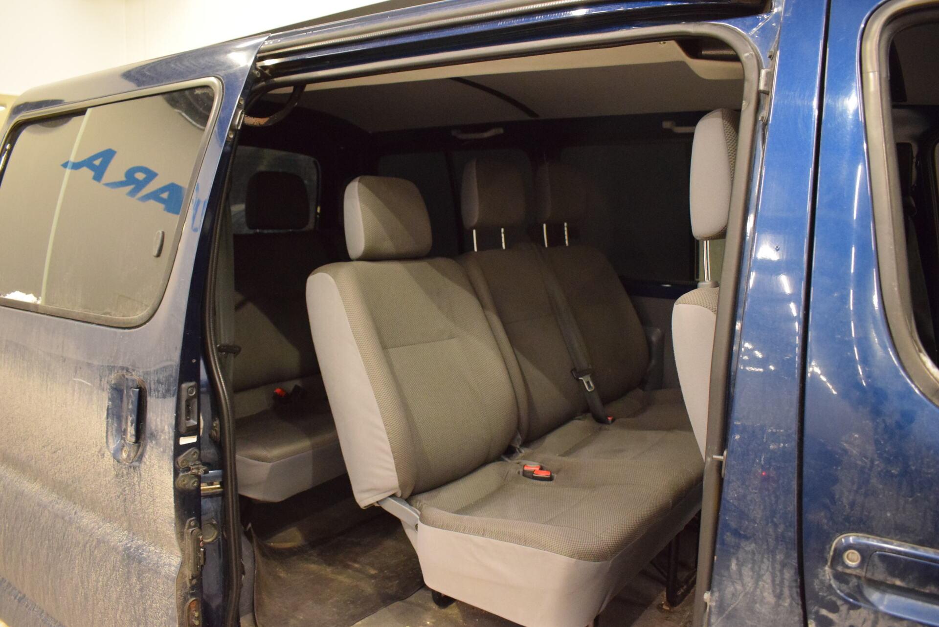 TOYOTA Hiace 2009