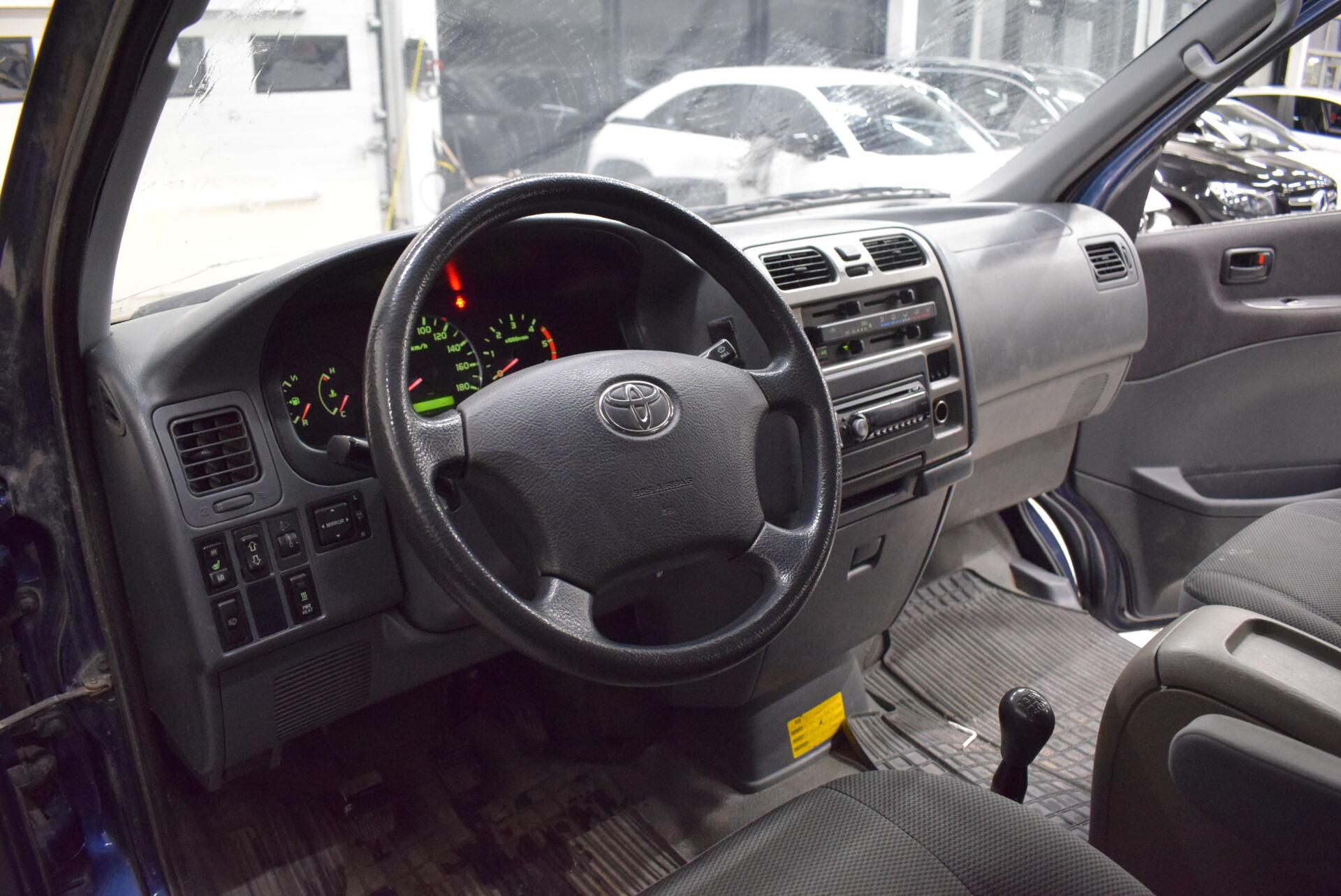 TOYOTA Hiace 2009