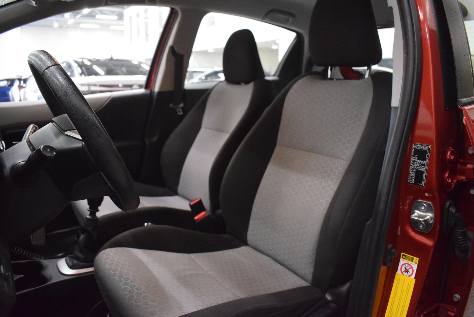 TOYOTA Yaris 13