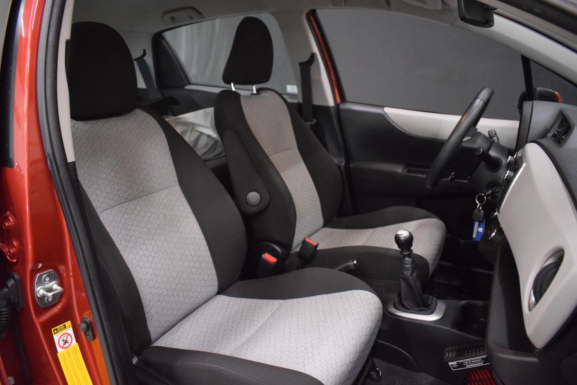TOYOTA Yaris 14