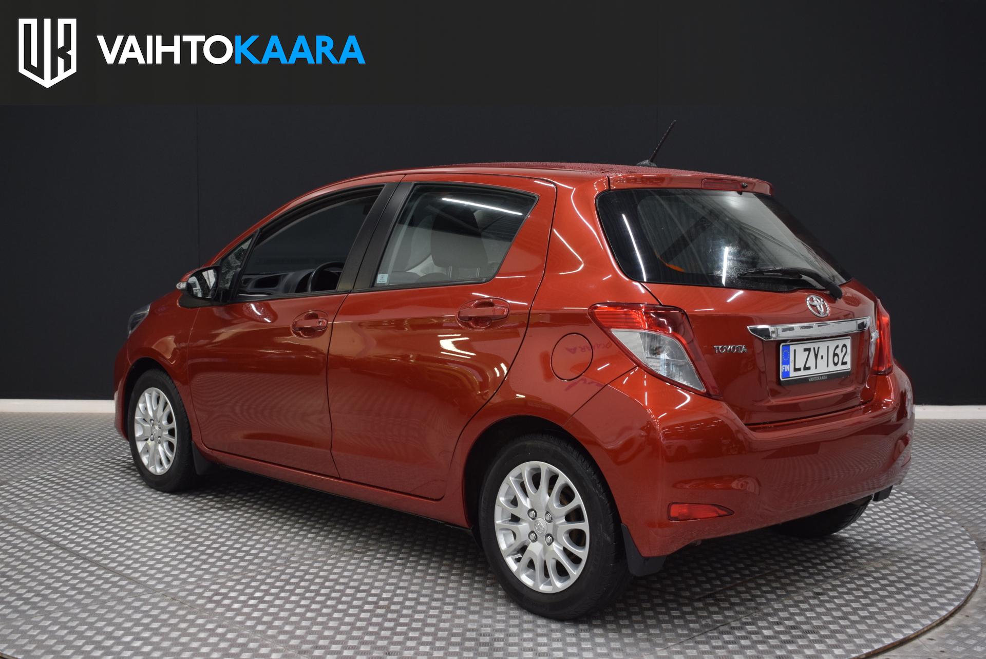 TOYOTA Yaris 5