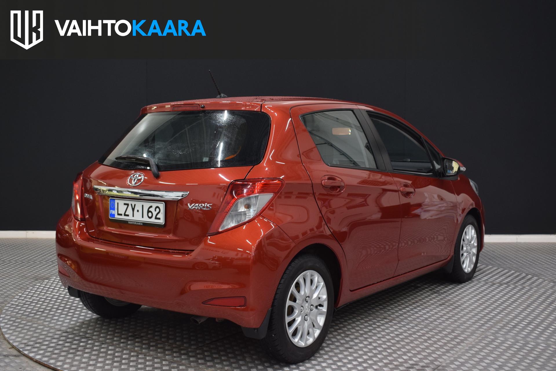 TOYOTA Yaris 7