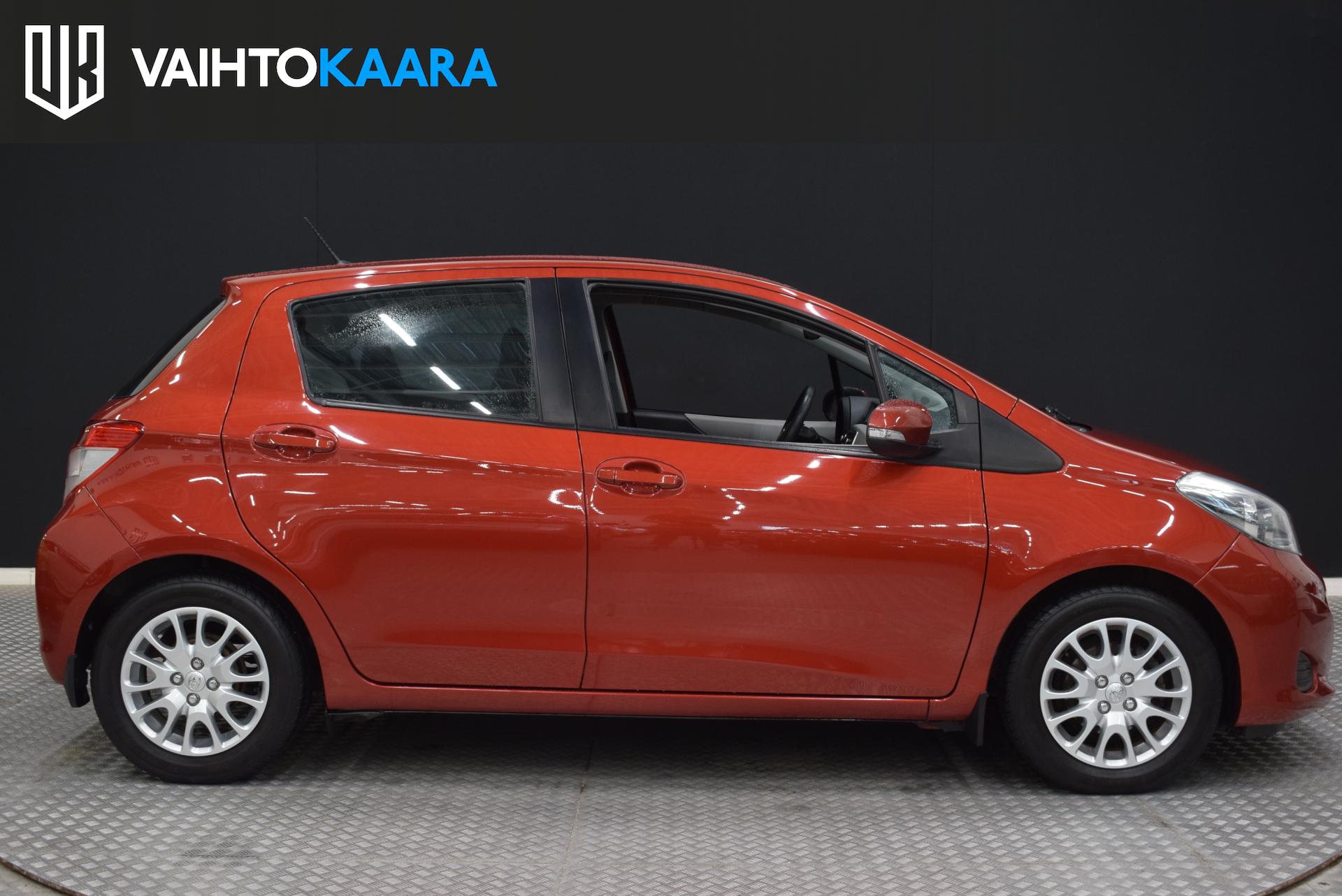 TOYOTA Yaris 9